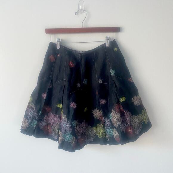 Silkland 100% Linen Black‎ Floral Embroidered Short Skirt Size 4 - Picture 1 of 6